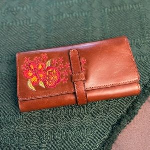 NWOT Patricia Nash Embroidered Leather Wallet